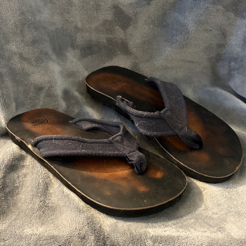 Hollister Dark Navy Canvas-Strap Leather-Finish Flip Flops